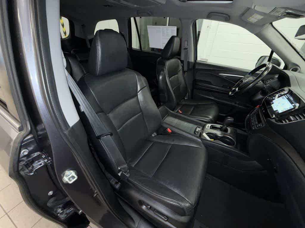 Thumbnail: 2019 Honda Pilot - 16