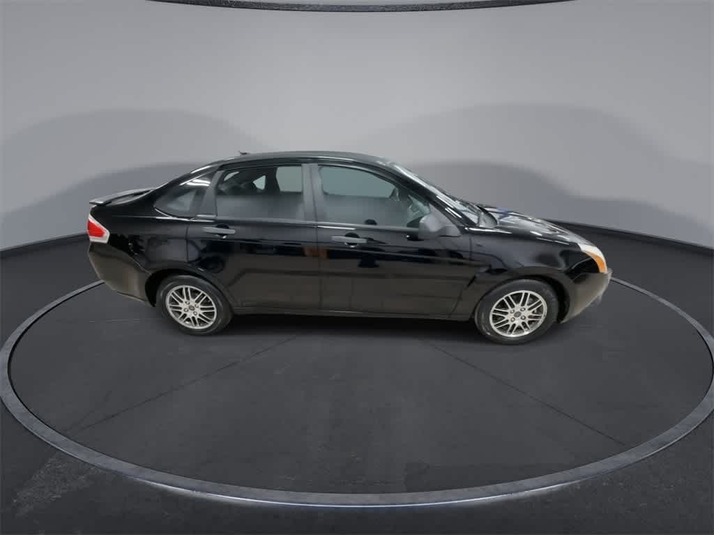 Thumbnail: 2010 Ford Focus - 9