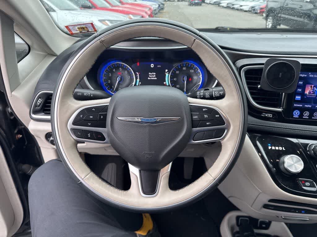 Thumbnail: 2017 Chrysler Pacifica - 11
