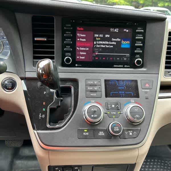 Thumbnail: 2020 Toyota Sienna - 25