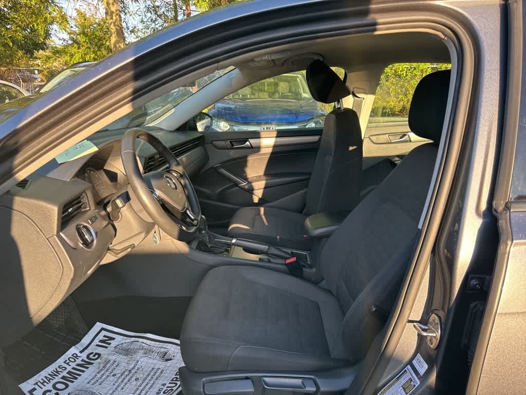 Thumbnail: 2021 Volkswagen Passat - 12