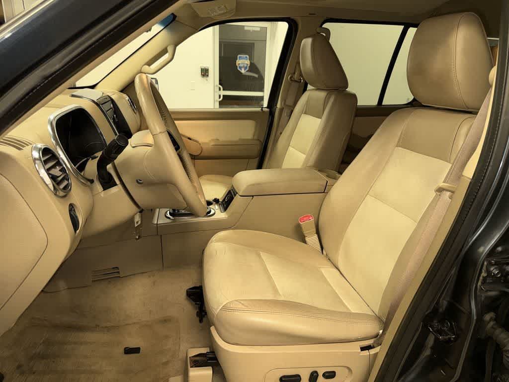 Thumbnail: 2010 Ford Explorer - 15