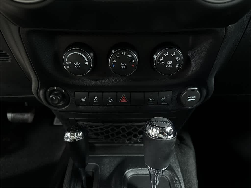 Thumbnail: 2016 Jeep Wrangler - 22