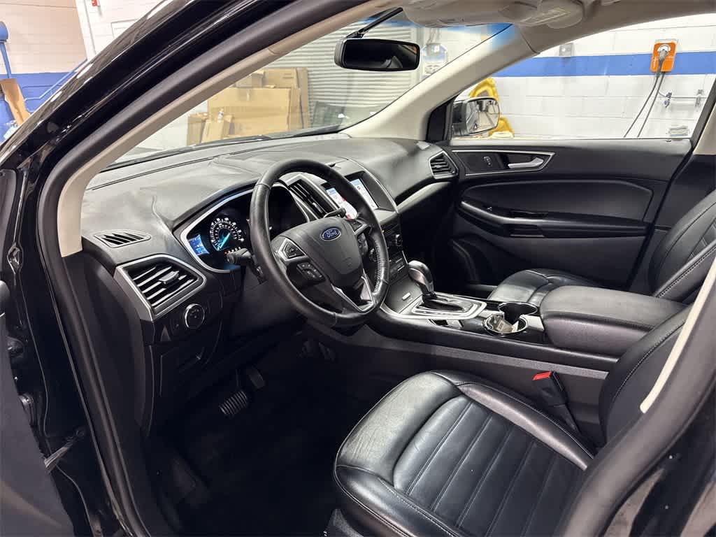Thumbnail: 2017 Ford Edge - 28