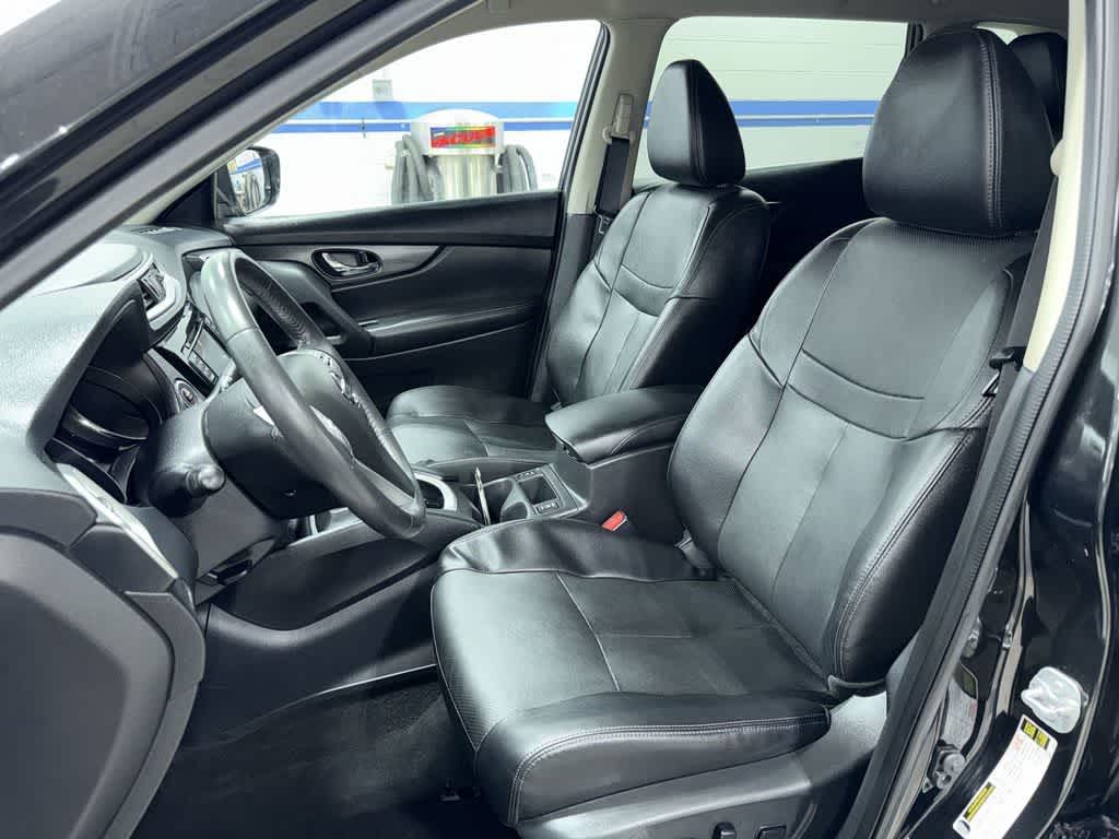 Thumbnail: 2016 Nissan Rogue - 15