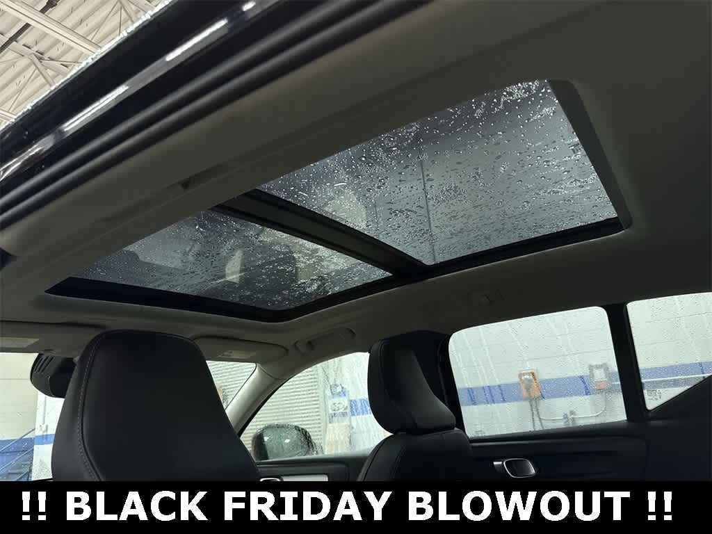 Thumbnail: 2020 Volvo XC40 - 24