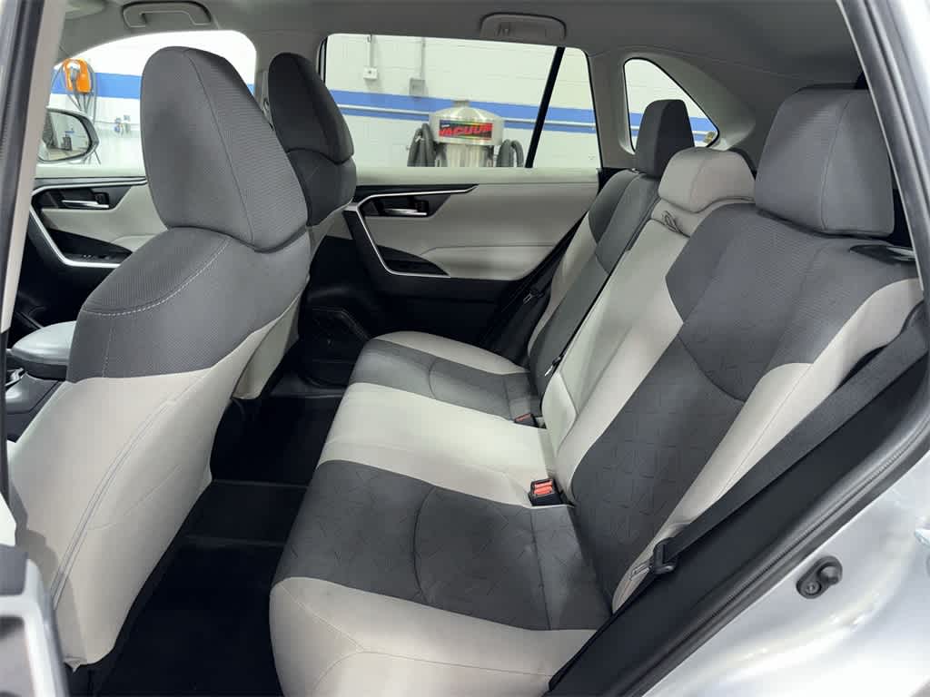 Thumbnail: 2021 Toyota RAV4 - 17