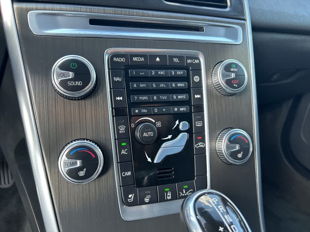 Thumbnail: 2015 Volvo XC60 - 21