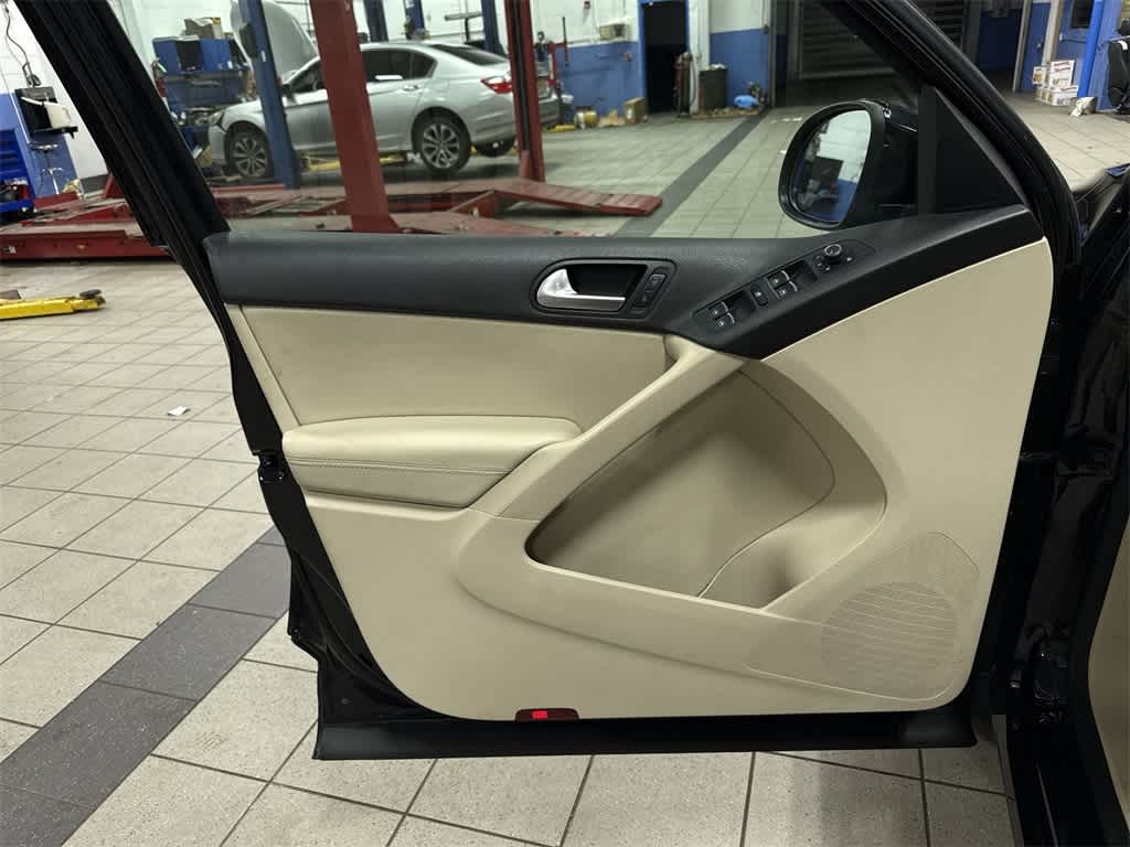 Thumbnail: 2016 Volkswagen Tiguan - 31