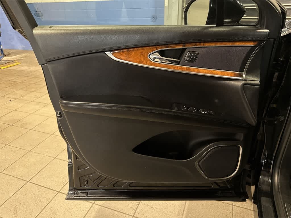 Thumbnail: 2017 Lincoln MKX - 33