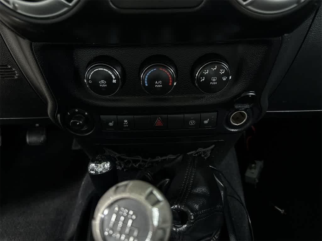 Thumbnail: 2014 Jeep Wrangler - 21