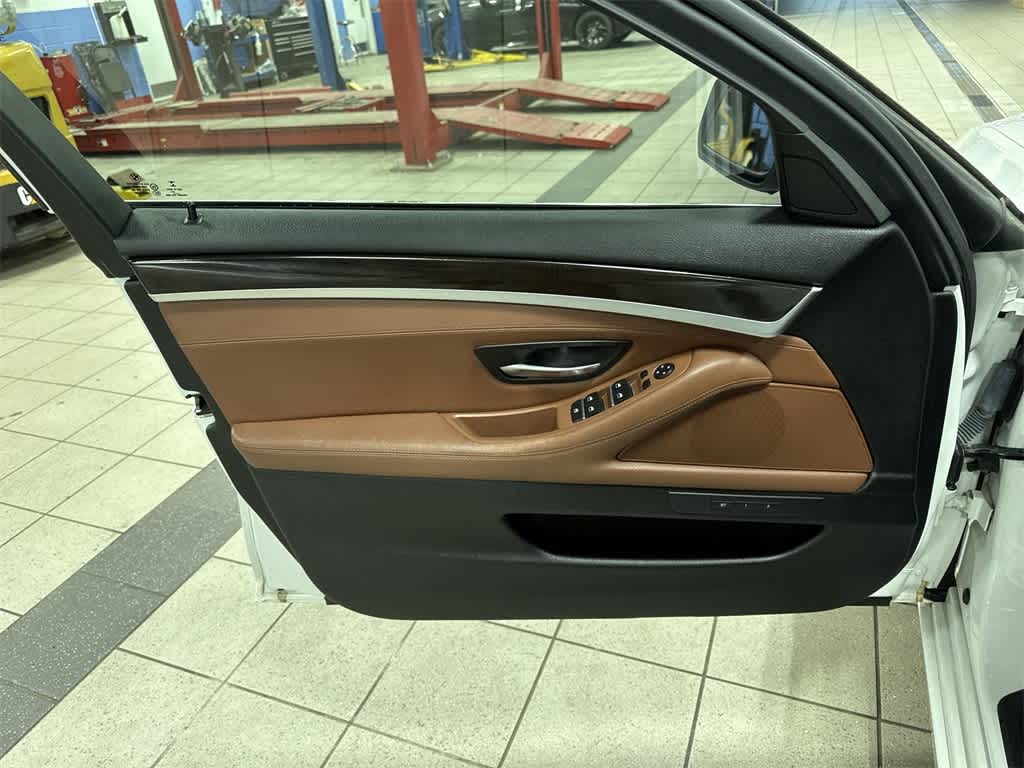 Thumbnail: 2016 BMW 5 Series - 33