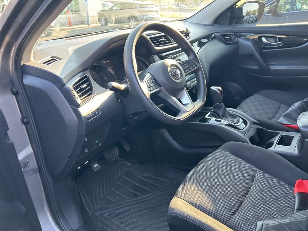 Thumbnail: 2018 Nissan Rogue Sport - 13