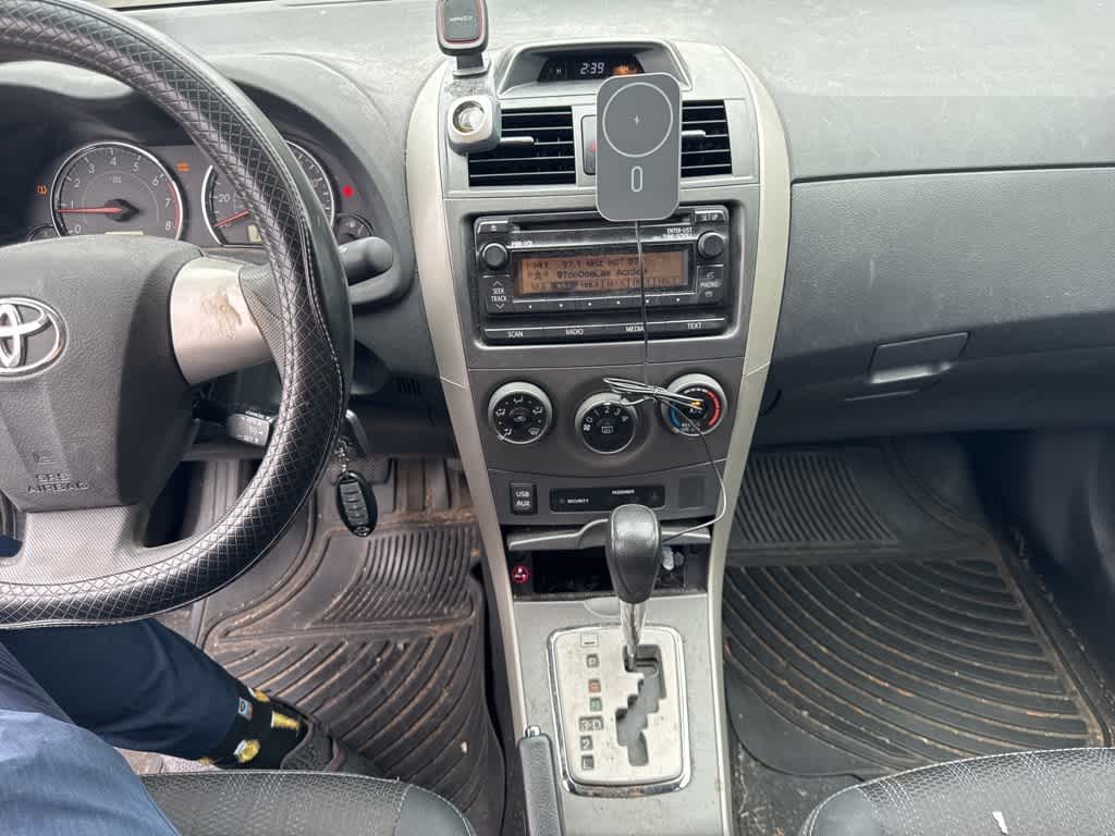 2012 Toyota Corolla LE 13