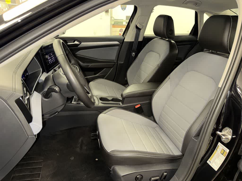 Thumbnail: 2025 Volkswagen Jetta - 15