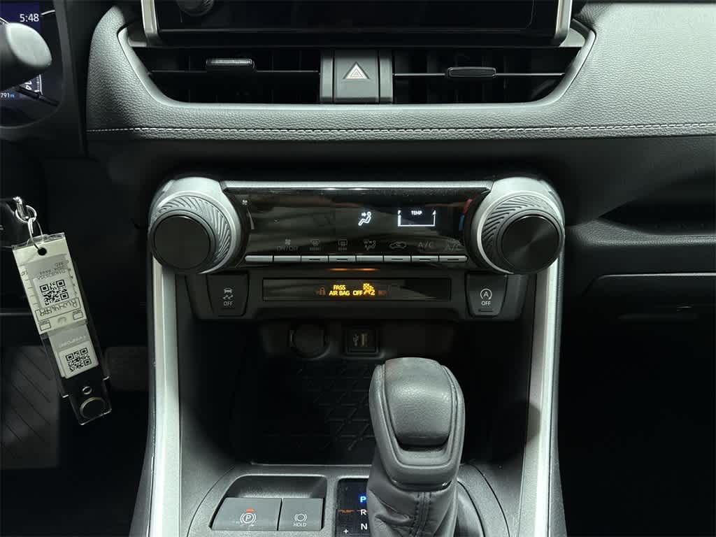 Thumbnail: 2024 Toyota RAV4 - 21