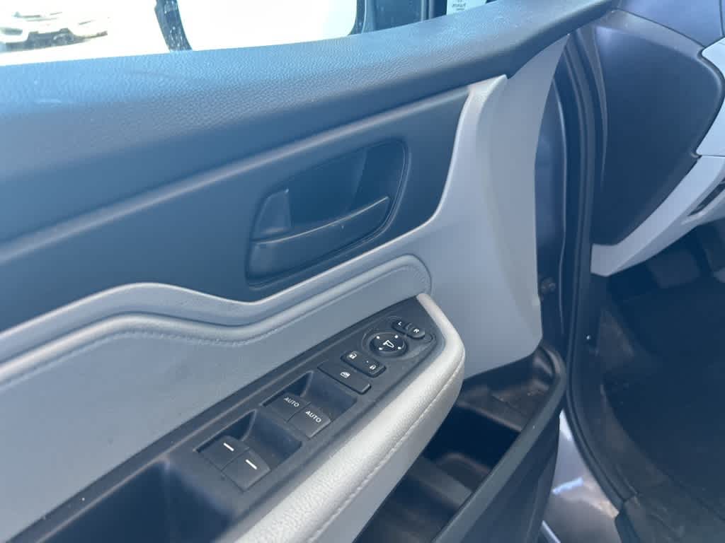 Thumbnail: 2018 Honda Odyssey - 13