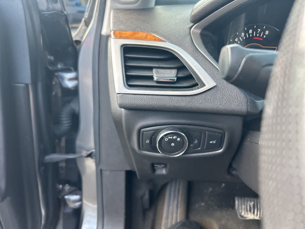 Thumbnail: 2014 Lincoln MKZ - 12