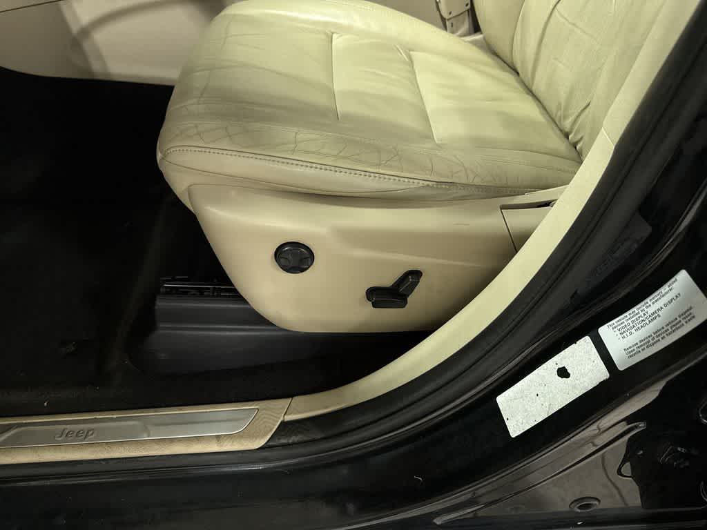 Thumbnail: 2015 Jeep Grand Cherokee - 24