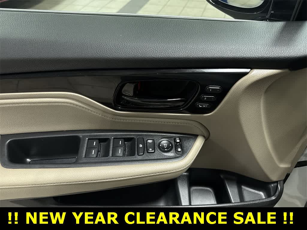 Thumbnail: 2023 Honda Odyssey - 24