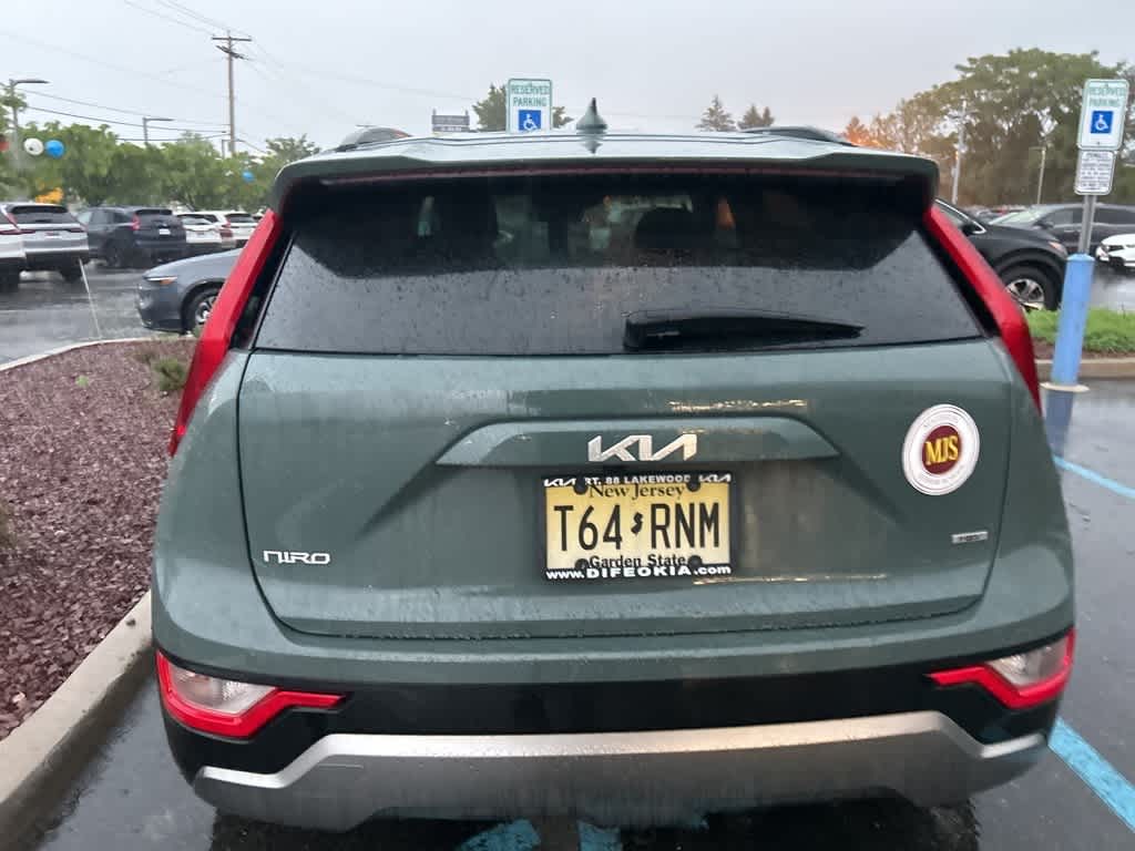 Thumbnail: 2023 Kia Niro - 17