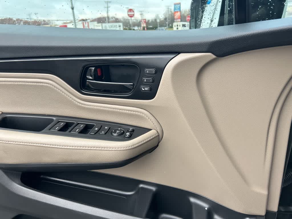 Thumbnail: 2023 Honda Odyssey - 25