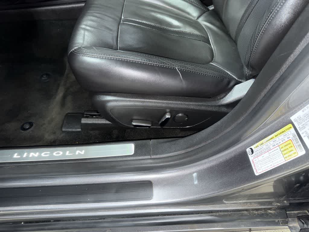 Thumbnail: 2014 Lincoln MKZ - 23