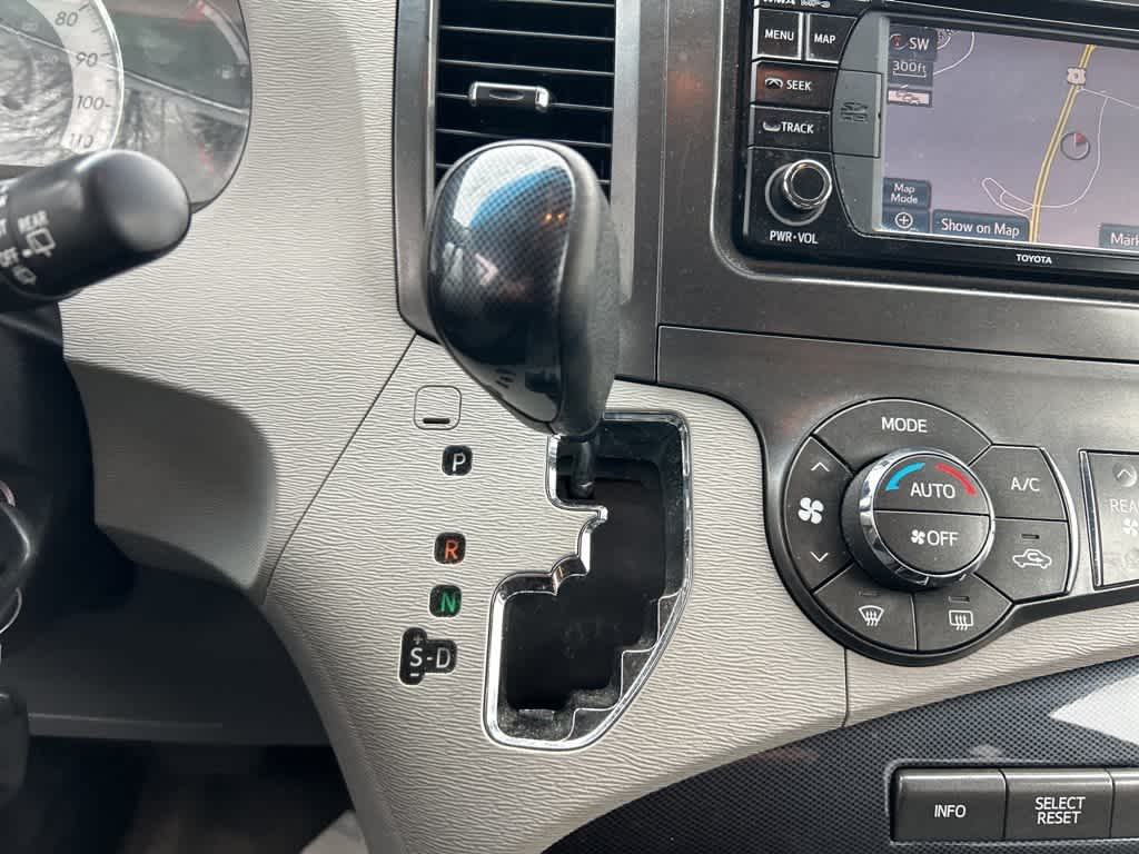 Thumbnail: 2014 Toyota Sienna - 23