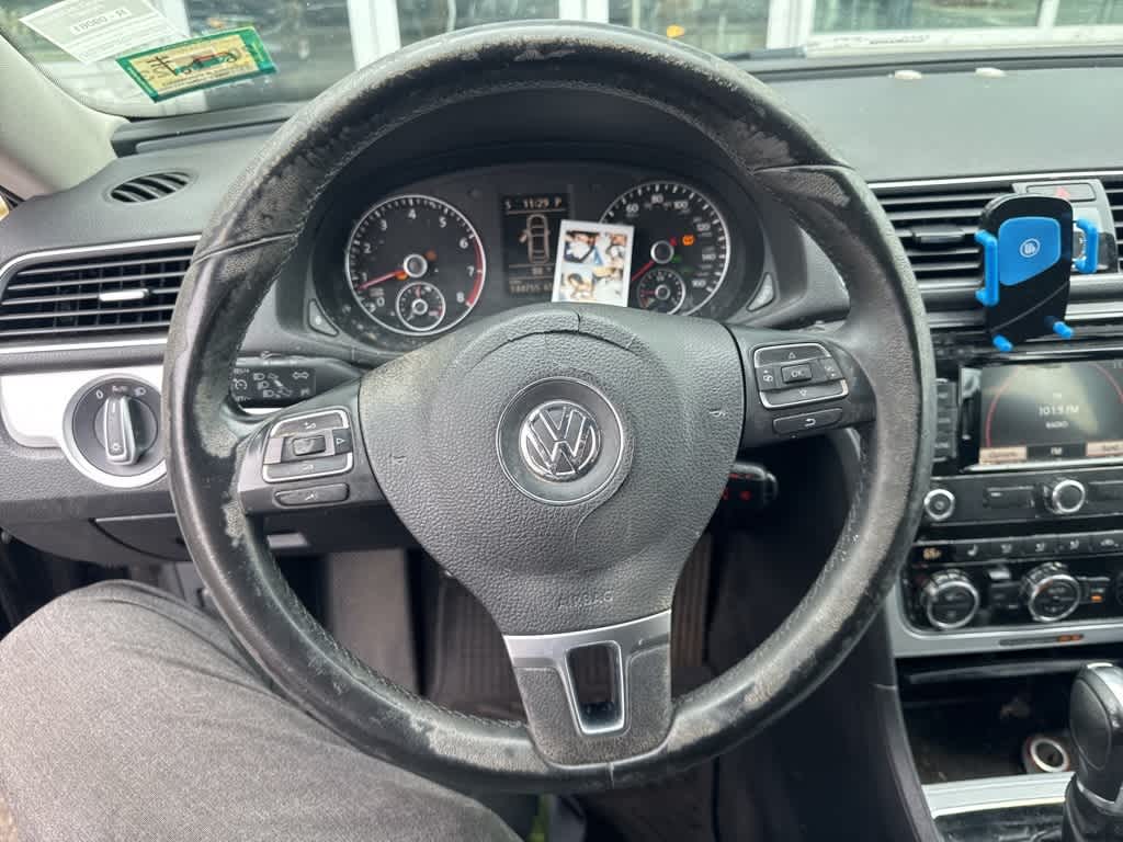 Thumbnail: 2012 Volkswagen Passat - 10