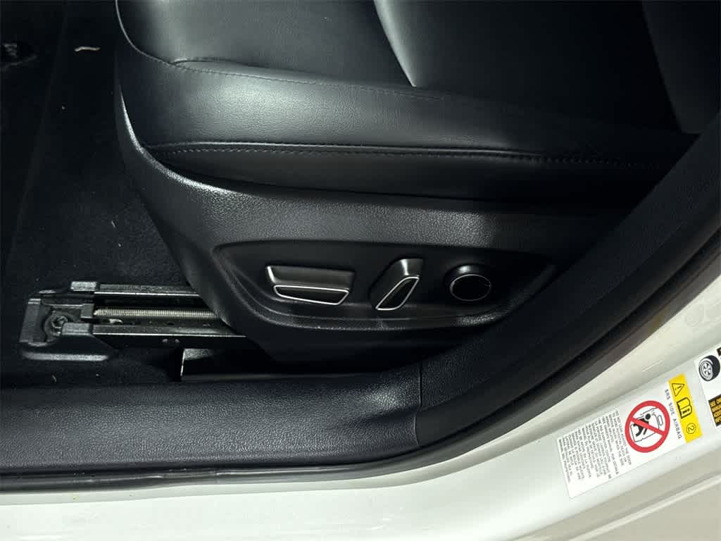 Thumbnail: 2018 Toyota Prius Prime - 24