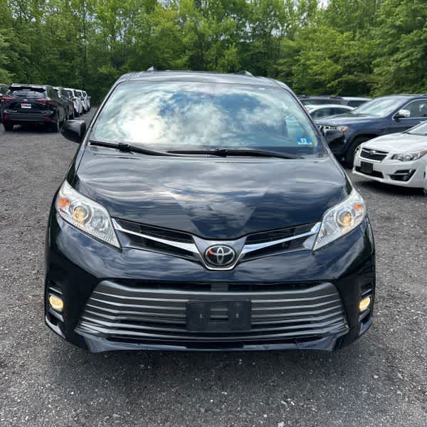 Thumbnail: 2020 Toyota Sienna - 9