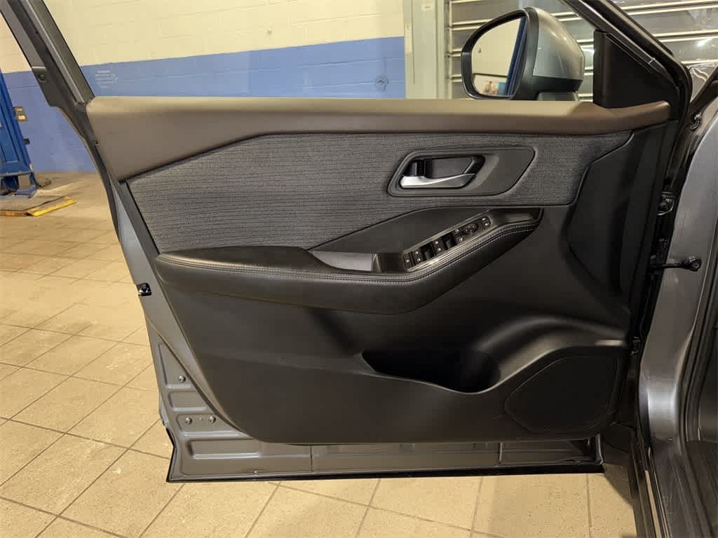 Thumbnail: 2023 Nissan Rogue - 29