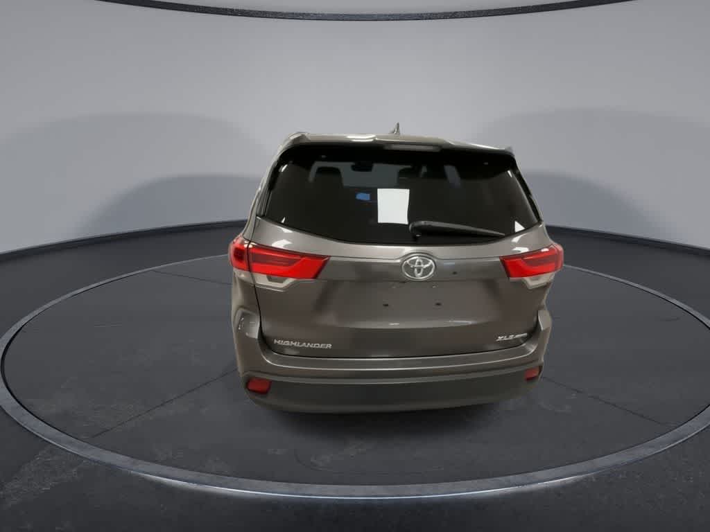 Thumbnail: 2017 Toyota Highlander - 7