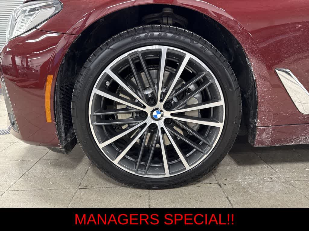 Thumbnail: 2023 BMW 5 Series - 10