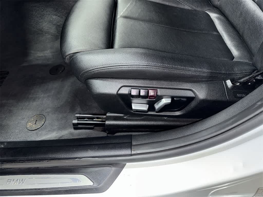 Thumbnail: 2016 BMW 3 Series - 23