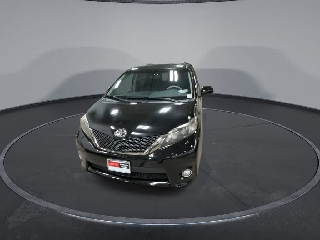 Thumbnail: 2014 Toyota Sienna - 3