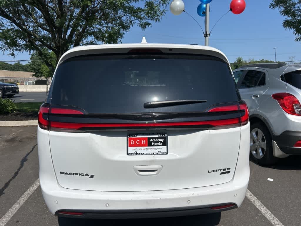 Thumbnail: 2022 Chrysler Pacifica - 9