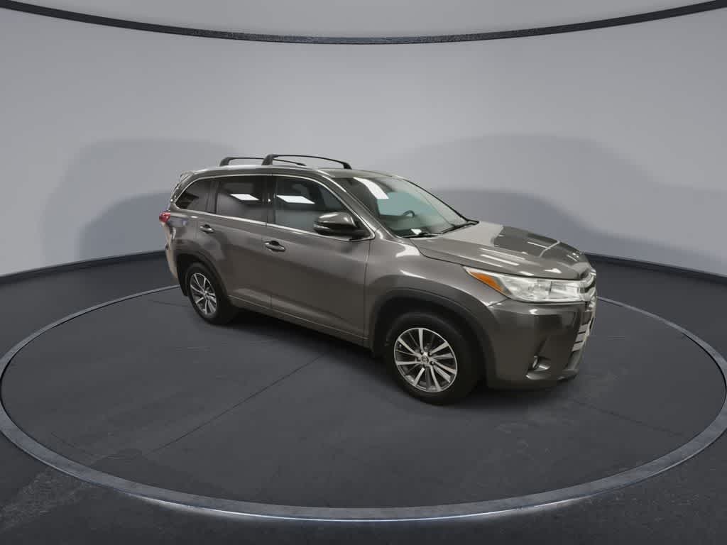 Thumbnail: 2017 Toyota Highlander - 2