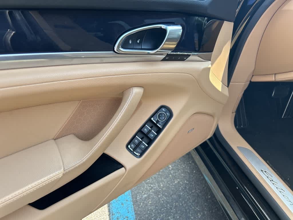 Thumbnail: 2016 Porsche Panamera - 13