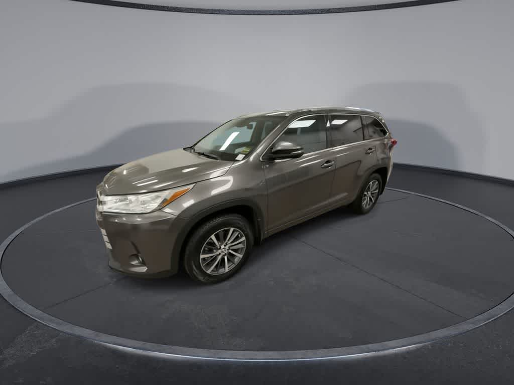 Thumbnail: 2017 Toyota Highlander - 4