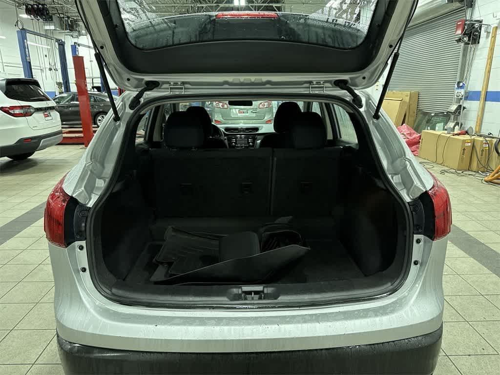 Thumbnail: 2018 Nissan Rogue Sport - 11