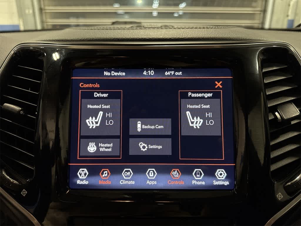 Thumbnail: 2020 Jeep Cherokee - 32