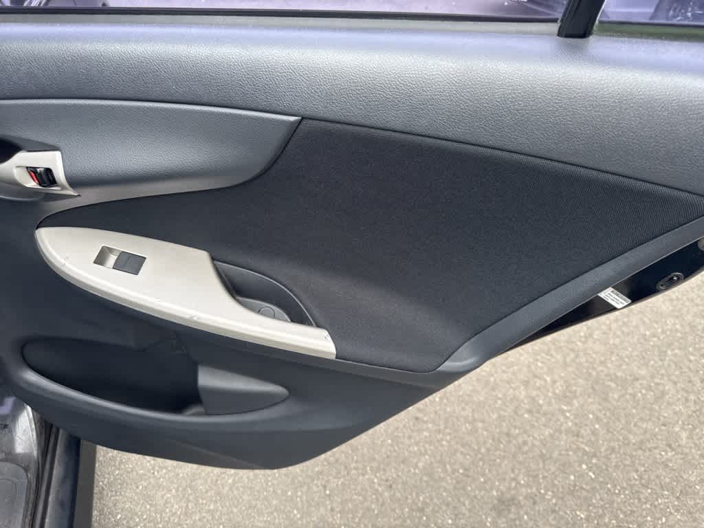 2012 Toyota Corolla LE 19