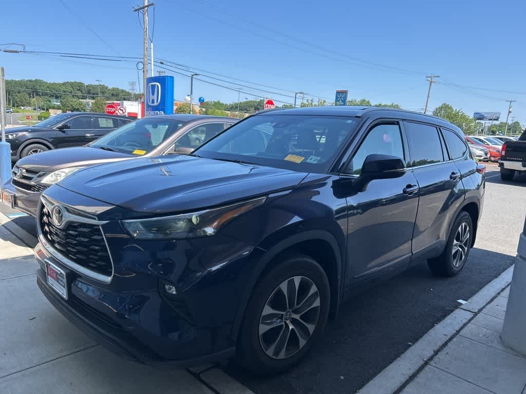 Thumbnail: 2022 Toyota Highlander - 1