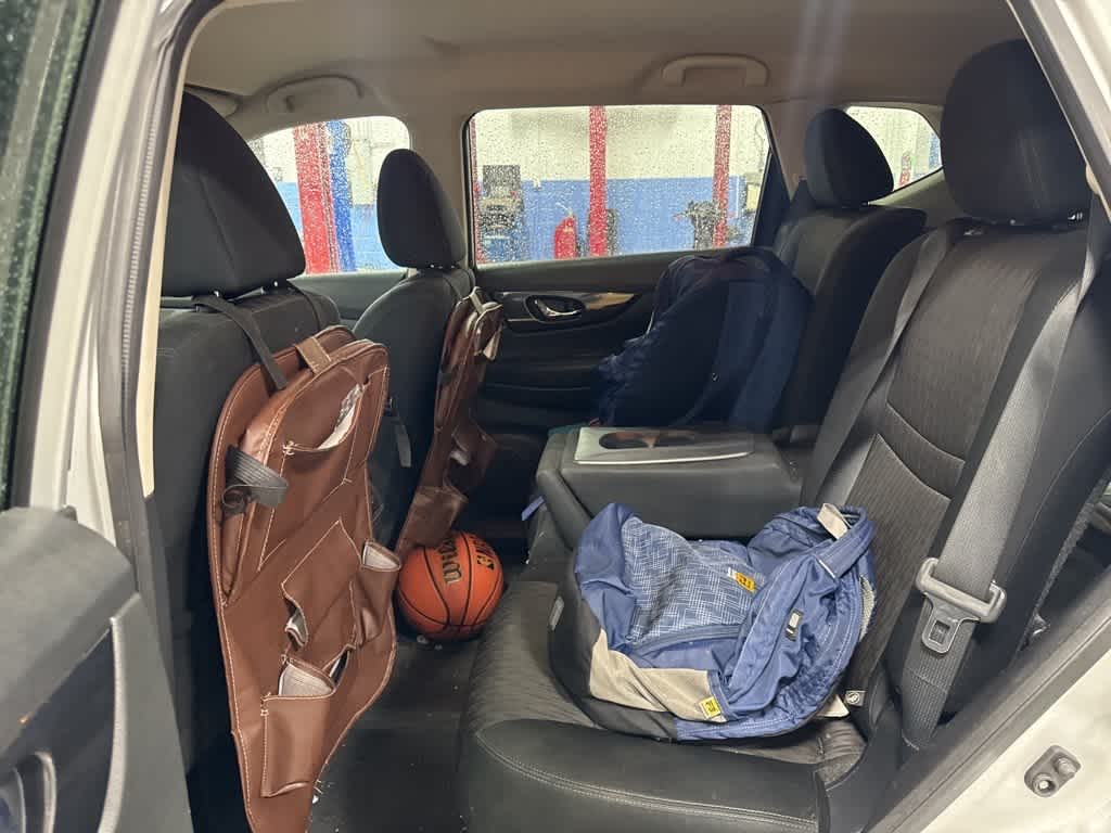 Thumbnail: 2017 Nissan Rogue - 17