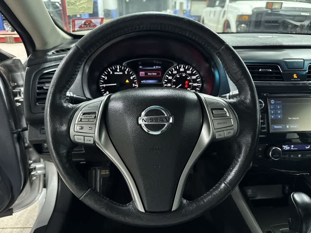 Thumbnail: 2015 Nissan Altima - 18