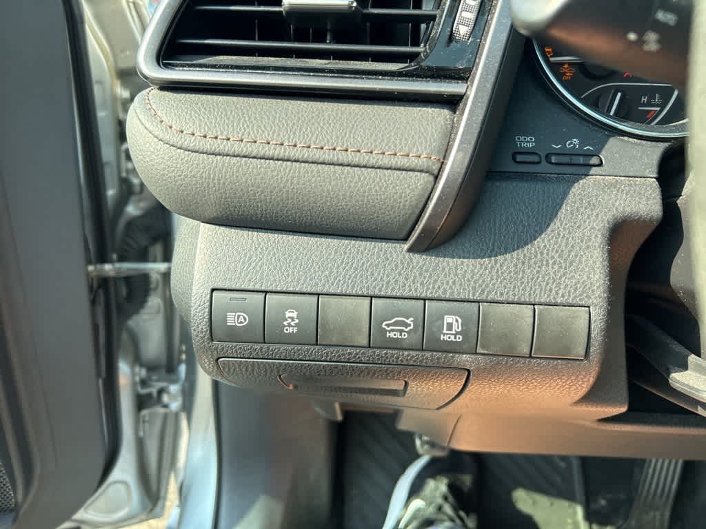 Thumbnail: 2019 Toyota Camry - 17
