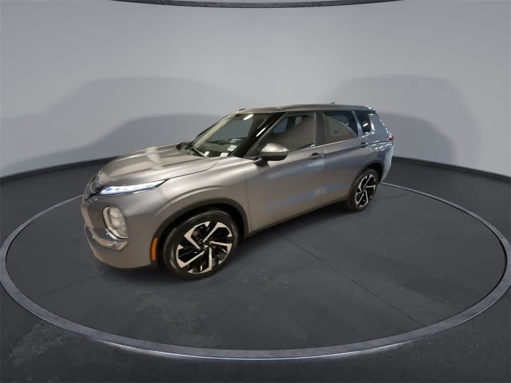 Thumbnail: 2023 Mitsubishi Outlander - 4