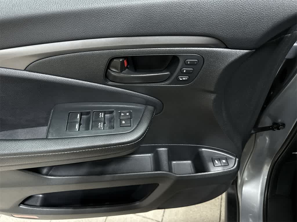 Thumbnail: 2023 Honda Passport - 21