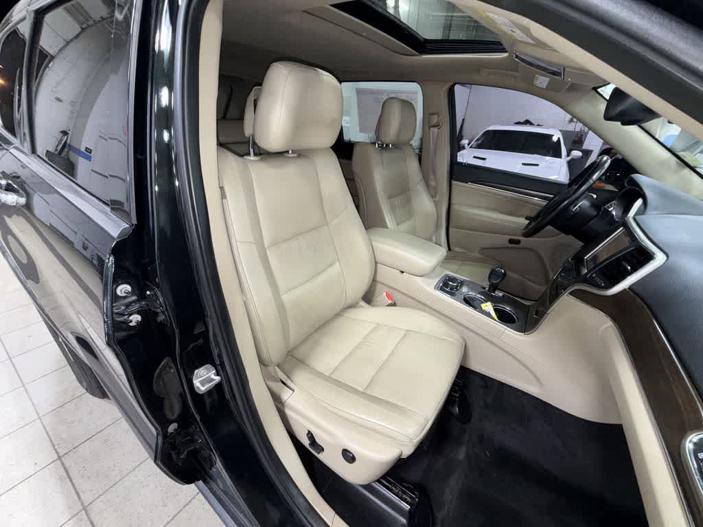 Thumbnail: 2015 Jeep Grand Cherokee - 16